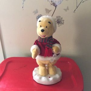 Christmas Winnie the Pooh sing and dances ☃️🎄